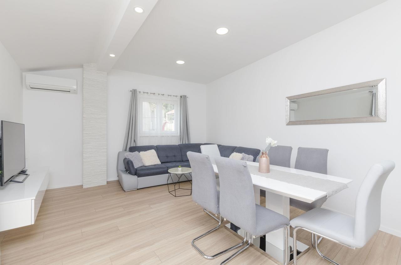Apartments Dasa Примоштен Экстерьер фото