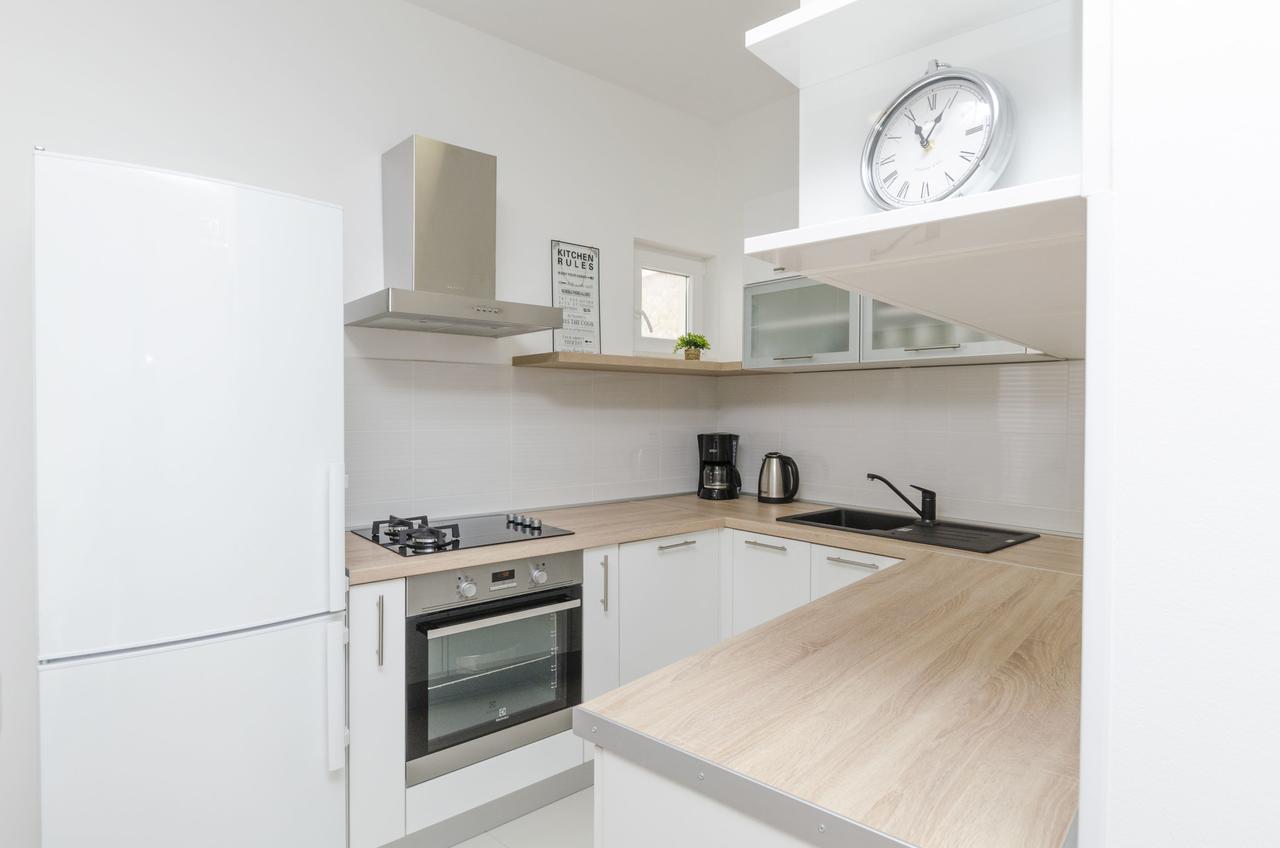 Apartments Dasa Примоштен Экстерьер фото