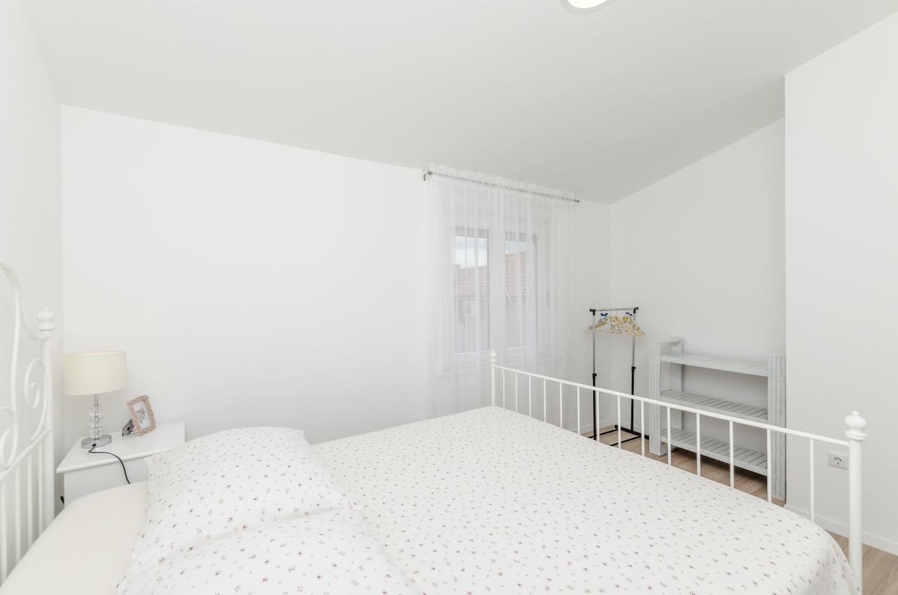 Apartments Dasa Примоштен Экстерьер фото