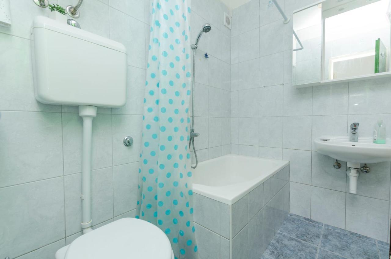 Apartments Dasa Примоштен Экстерьер фото