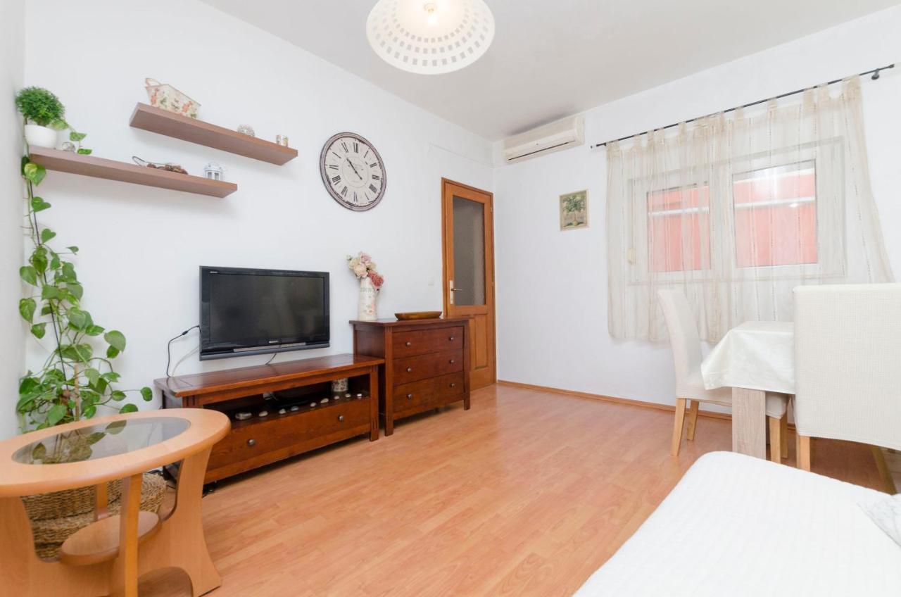 Apartments Dasa Примоштен Экстерьер фото