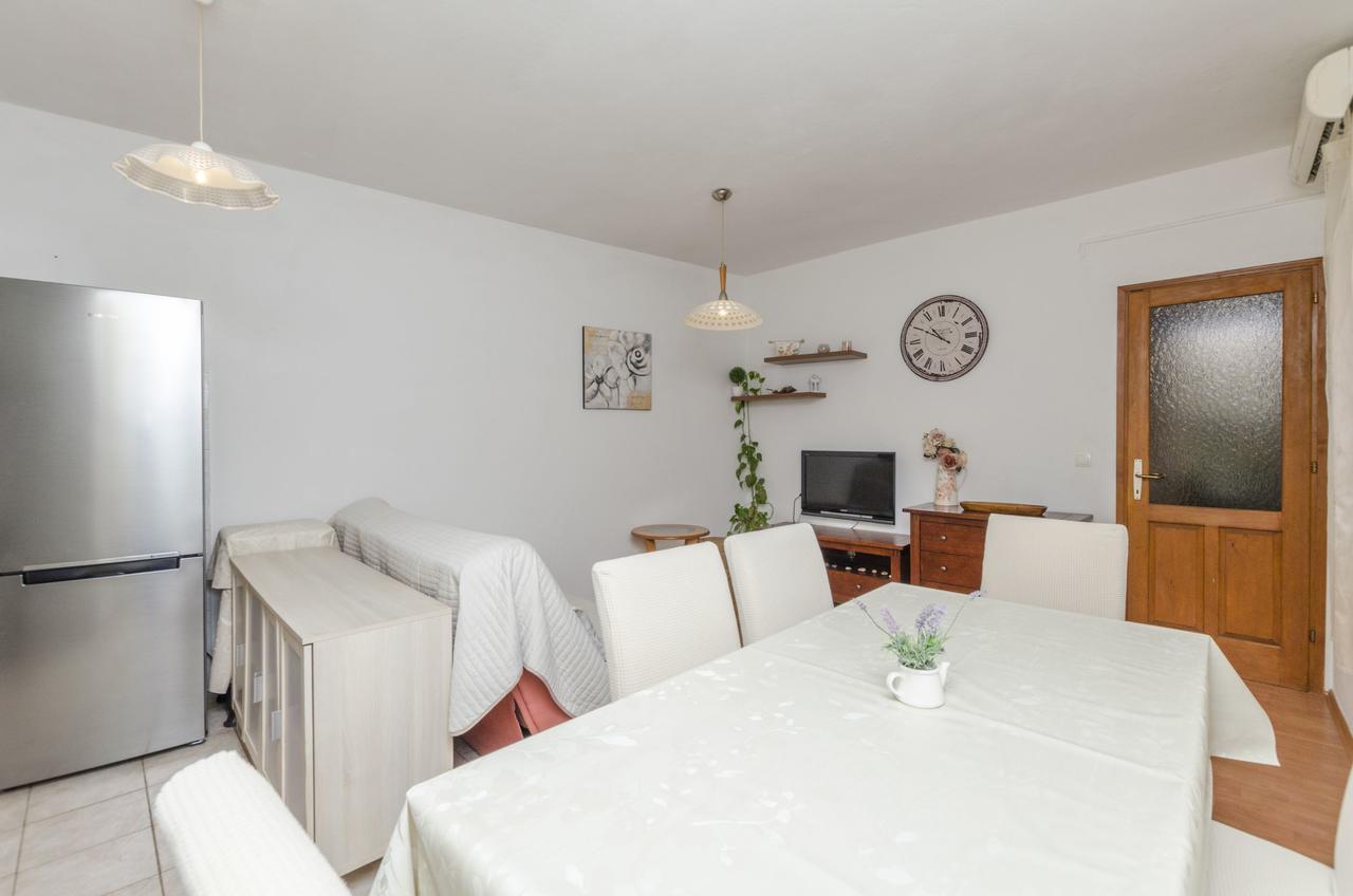 Apartments Dasa Примоштен Экстерьер фото
