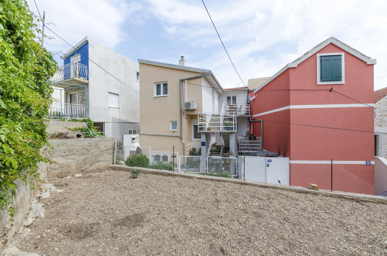 Apartments Dasa Примоштен Экстерьер фото
